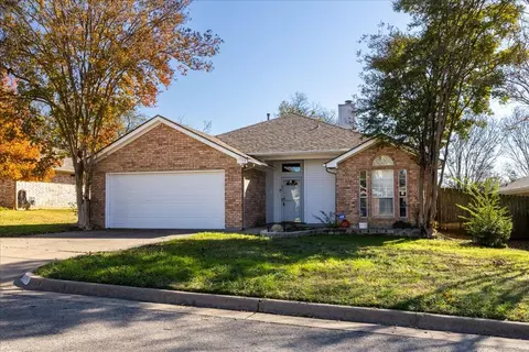 1309 Mcanear Ct, Cleburne, TX 76033