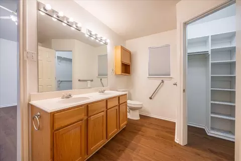 Bath - 1309 Mcanear Ct, Cleburne, TX 76033 photo 3 of 4