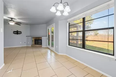 Living - 5802 Chachalaca Ln, Abilene, TX 79605 photo 5 of 5
