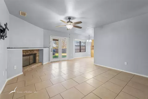 Living - 5802 Chachalaca Ln, Abilene, TX 79605 photo 3 of 5