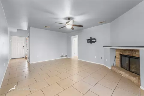 Living - 5802 Chachalaca Ln, Abilene, TX 79605 photo 2 of 5