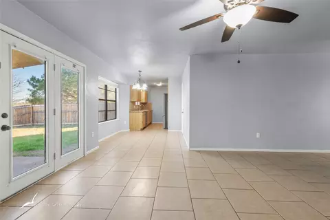 Living - 5802 Chachalaca Ln, Abilene, TX 79605 photo 4 of 5