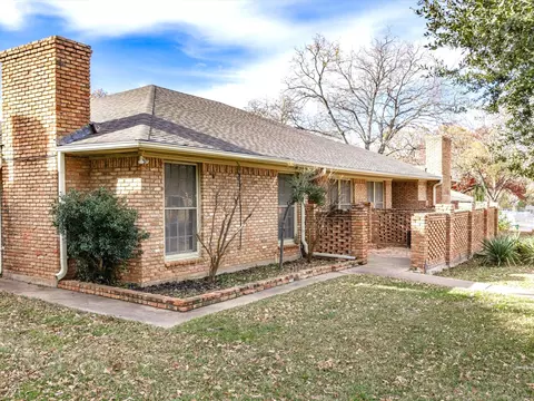 3514 Shady Valley Dr, Pantego, TX 76013