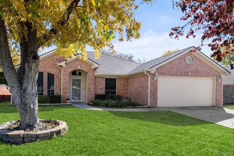 1608 Crestmeadow Ln, Mansfield, TX 76063