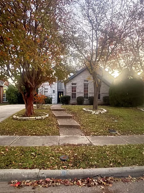 10409 Waters Dr, Irving, TX 75063
