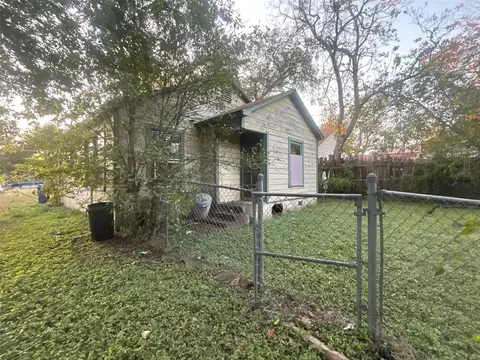 Exterior - 3317 N 23rd St, Waco, TX 76708 photo 4 of 7
