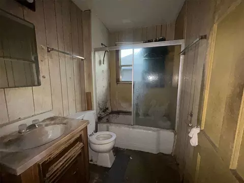 Bath - 3317 N 23rd St, Waco, TX 76708 photo 1 of 1