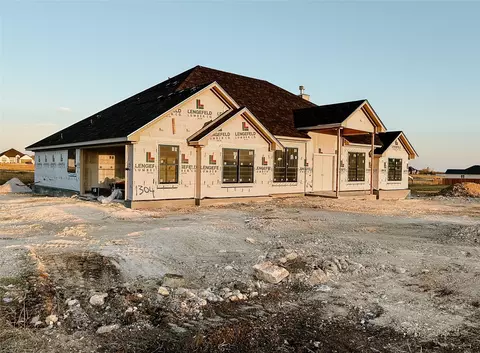 1304 Red Rock Rd, Hewitt, TX 76643