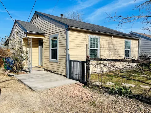 203 Ennis St, Waxahachie, TX 75165