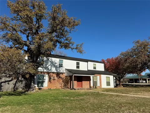610 W Cedar St, Nocona, TX 76255