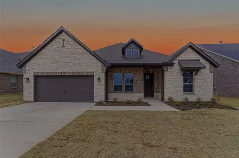 1121 Trinity Dr, Springtown, TX 76082