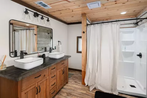 Bath - 645 County Road 4875, Celeste, TX 75423 photo 3 of 4