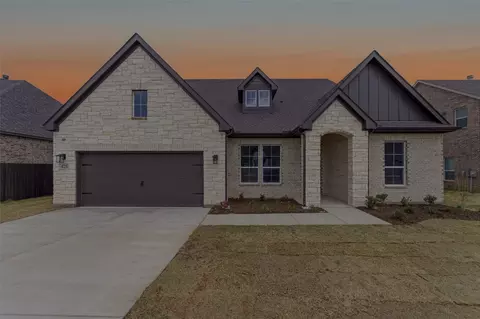 428 Guadeloupe Ln, Springtown, TX 76082