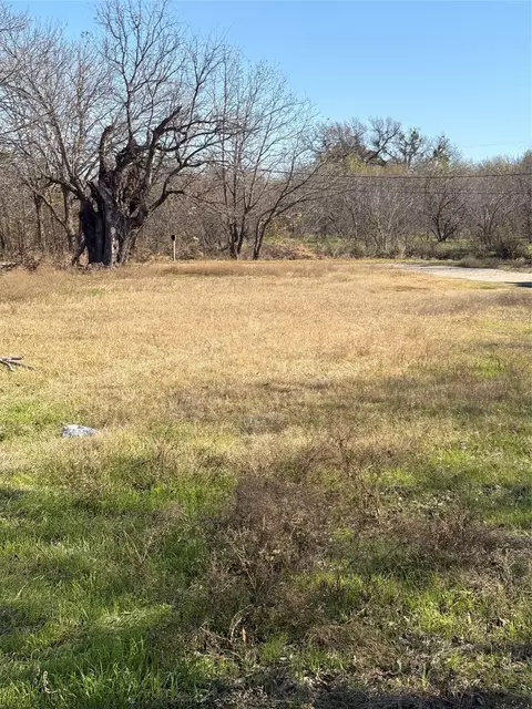 1007 2nd Ave SE, Mineral Wells, TX 76067