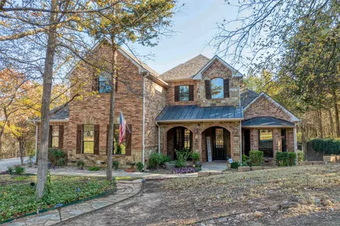 588 Lakepoint Loop, Pottsboro, TX 75076