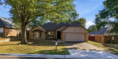 6716 Inwood Dr, North Richland Hills, TX 76182
