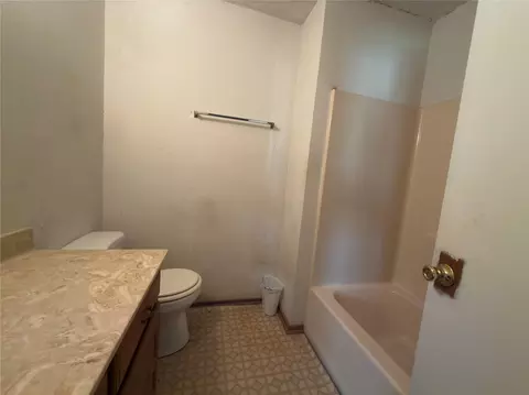 Bath - 12776 Valverde Loop, Terrell, TX 75161 photo 5 of 6