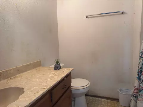 Bath - 12776 Valverde Loop, Terrell, TX 75161 photo 3 of 6