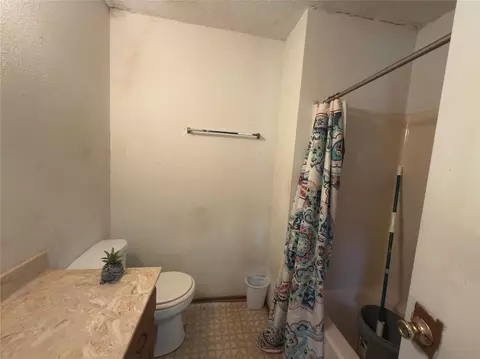 Bath - 12776 Valverde Loop, Terrell, TX 75161 photo 2 of 6