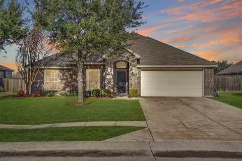 221 Wolf Dr, Forney, TX 75126