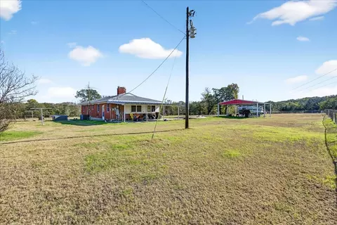 Exterior - 300 County Road 2100 Rd, Seven Points, TX 75143 photo 2 of 6