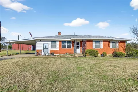 Exterior - 300 County Road 2100 Rd, Seven Points, TX 75143 photo 4 of 6