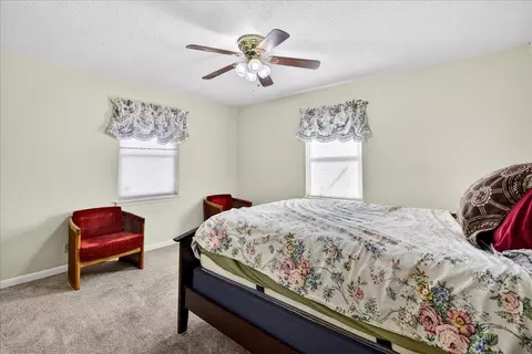 Bedroom - 300 County Road 2100 Rd, Seven Points, TX 75143 photo 2 of 3