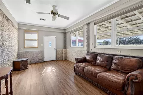 Living - 300 County Road 2100 Rd, Seven Points, TX 75143 photo 4 of 4