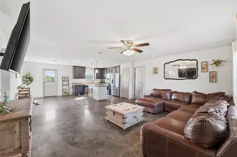 144 Emerald Dr, Weatherford, TX 76087
