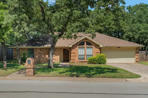 6805 Starnes Rd, North Richland Hills, TX 76182