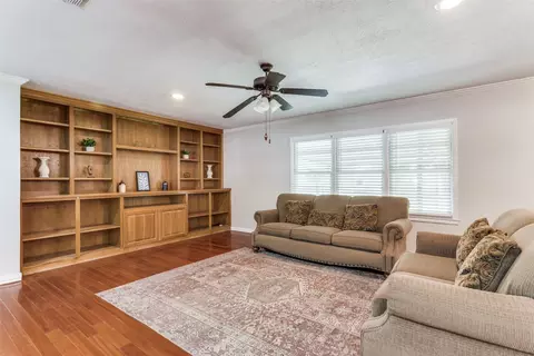 227 N 9th St, Jacksboro, TX 76458