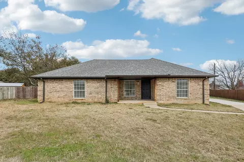 320 Edgewood St, Krum, TX 76249