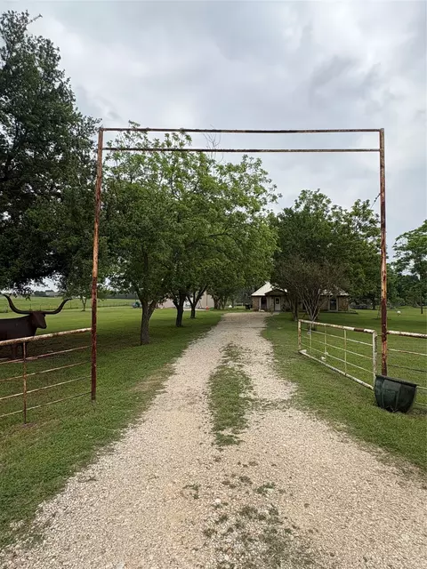 510 Old Sawmill Rd, Axtell, TX 76624