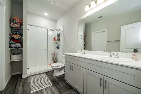 Bath - 107 Willowbend Loop, Mabank, TX 75147 photo 1 of 3