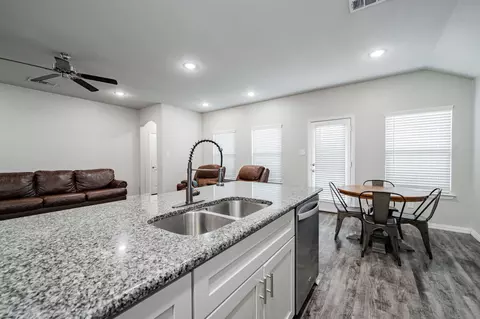 Kitchen - 107 Willowbend Loop, Mabank, TX 75147 photo 4 of 5