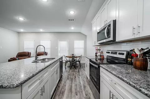 Kitchen - 107 Willowbend Loop, Mabank, TX 75147 photo 3 of 5