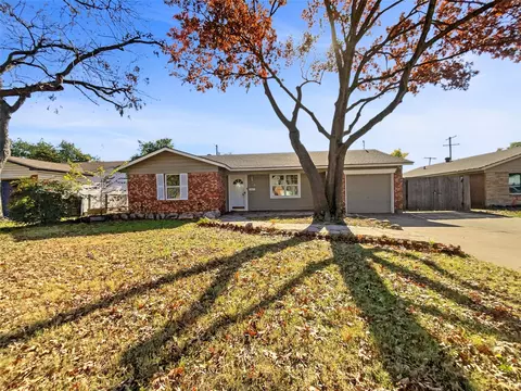 1716 Sylvan Dr, Arlington, TX 76012
