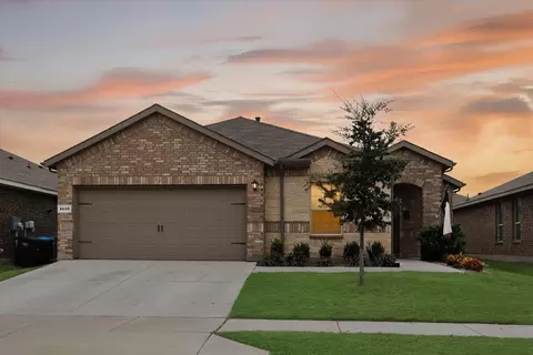 8649 Mirror Lake Dr, Fort Worth, TX 76179