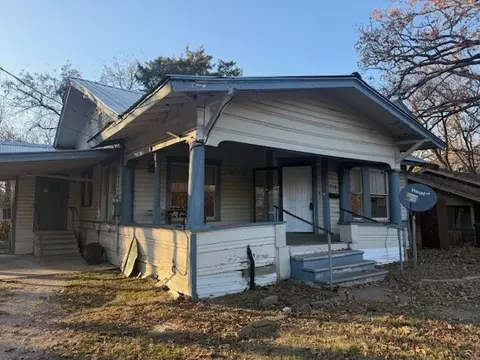 718 12th St SE, Paris, TX 75460