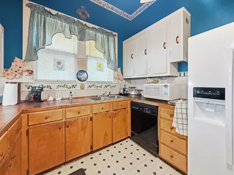 Kitchen - 802 E Main St, Hamilton, TX 76531 photo 1 of 2