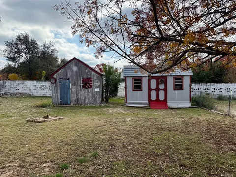 Exterior - 802 E Main St, Hamilton, TX 76531 photo 3 of 6