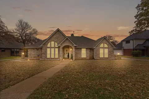 225 SW Alsbury Blvd, Burleson, TX 76028