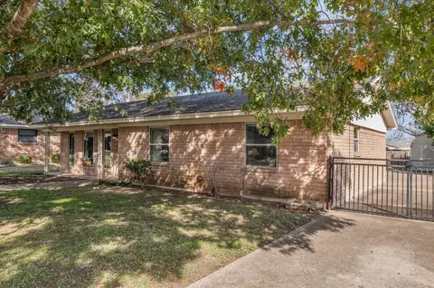 Exterior - 601 Kipling Dr, Waco, TX 76710 photo 5 of 9
