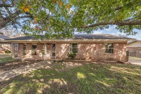 Exterior - 601 Kipling Dr, Waco, TX 76710 photo 4 of 9