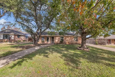 Exterior - 601 Kipling Dr, Waco, TX 76710 photo 3 of 9