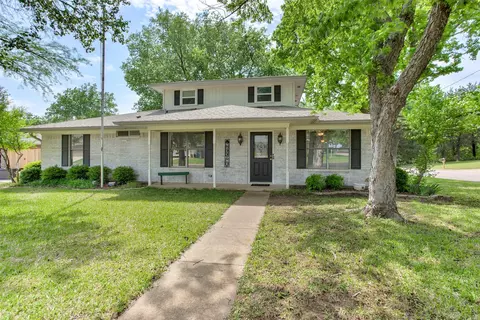 2601 Arapaho Cir, Denison, TX 75020