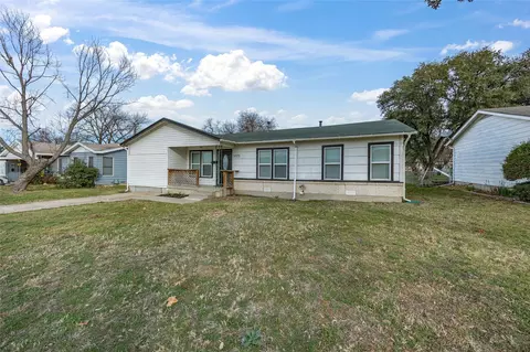 5025 Stephanie Dr, Haltom City, TX 76117