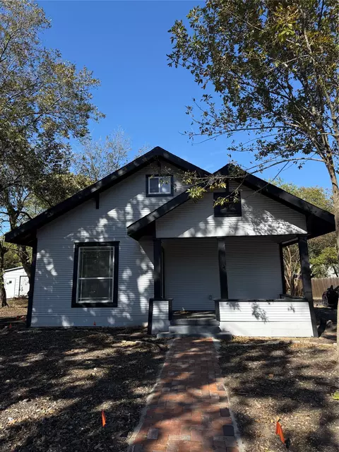 404 W Elm St, Whitewright, TX 75491