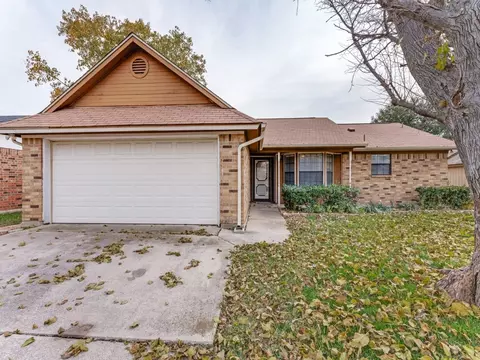 8028 Berrybrook Dr, Watauga, TX 76148