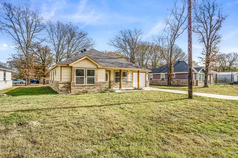 800 Hemlock Dr, West Tawakoni, TX 75474